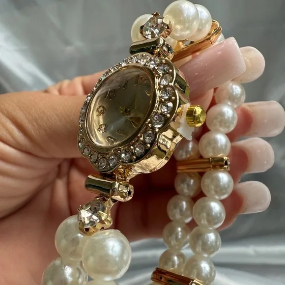 Women’s 18k gold color Stainless steel Panther’s watch Pearl and diamond - Picture 6 of 10